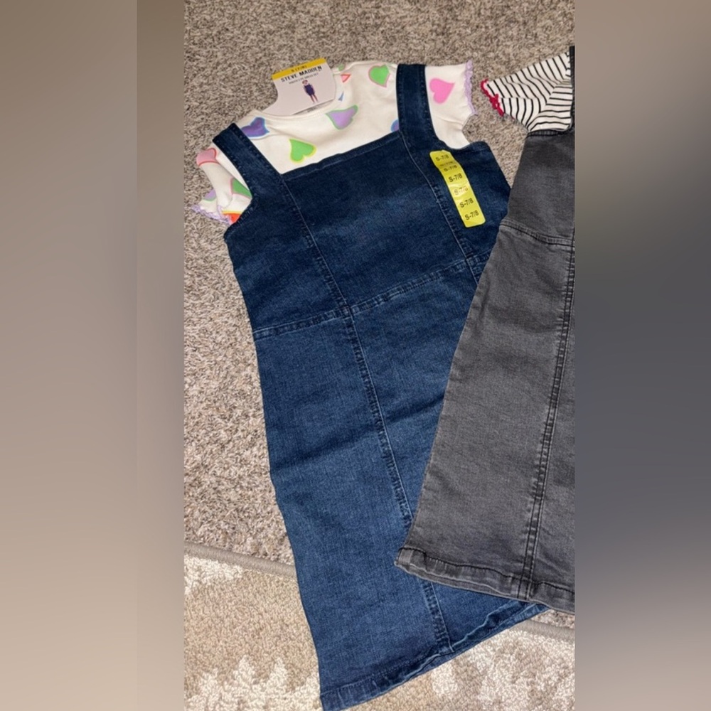 NWT. Steve Madden Youth 2 piece Dress Set..). Size small.